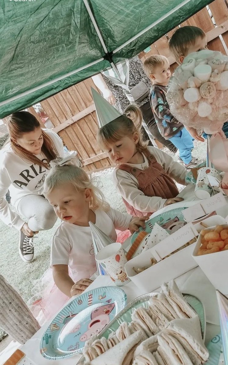 AlwaysKnxw's tweet photo. Looking at pictures from Ellie’s party yesterday. So precious. 💕

Still doesn’t seem real that I have a 3-year-old! https://t.co/Alqz6WV017