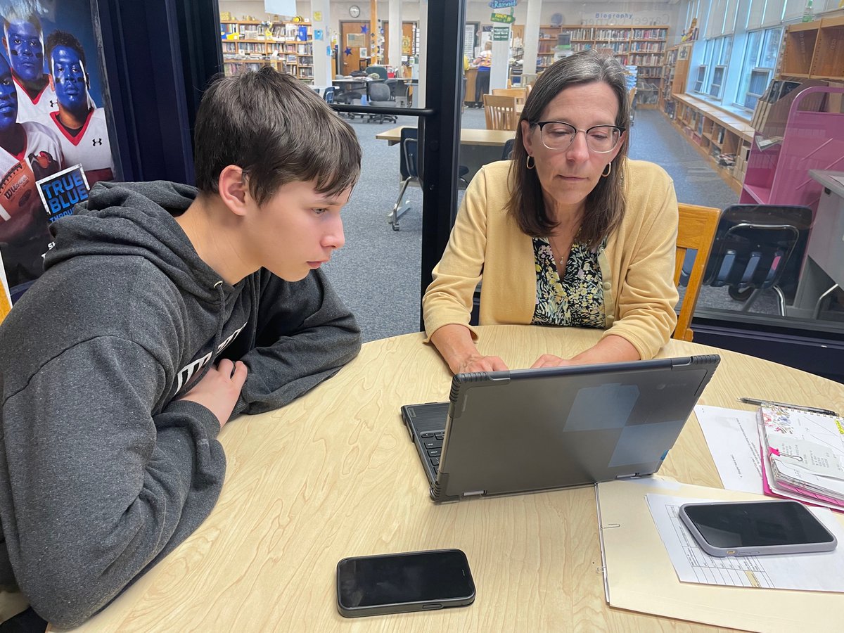 COSMOSIndiana's tweet photo. Students have been building skills-based resumes and participating in mock interviews in preparation for interviews to be an UpSkill Youth Apprentice! 

@ROIIndiana @NewAmericaEd  

#YAinAction https://t.co/EOCzKR0vzD