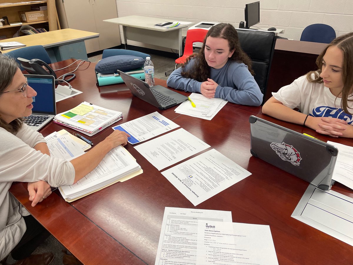 COSMOSIndiana's tweet photo. Students have been building skills-based resumes and participating in mock interviews in preparation for interviews to be an UpSkill Youth Apprentice! 

@ROIIndiana @NewAmericaEd  

#YAinAction https://t.co/EOCzKR0vzD