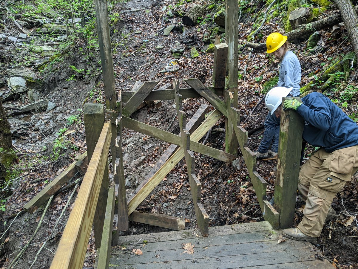 RovingTrailCrew's tweet photo. Saturday was Demolition Day along the #TurkeyPath! #PAOutdoorCorps
📸: @NickelsOnTrail https://t.co/8iYUitHMmE