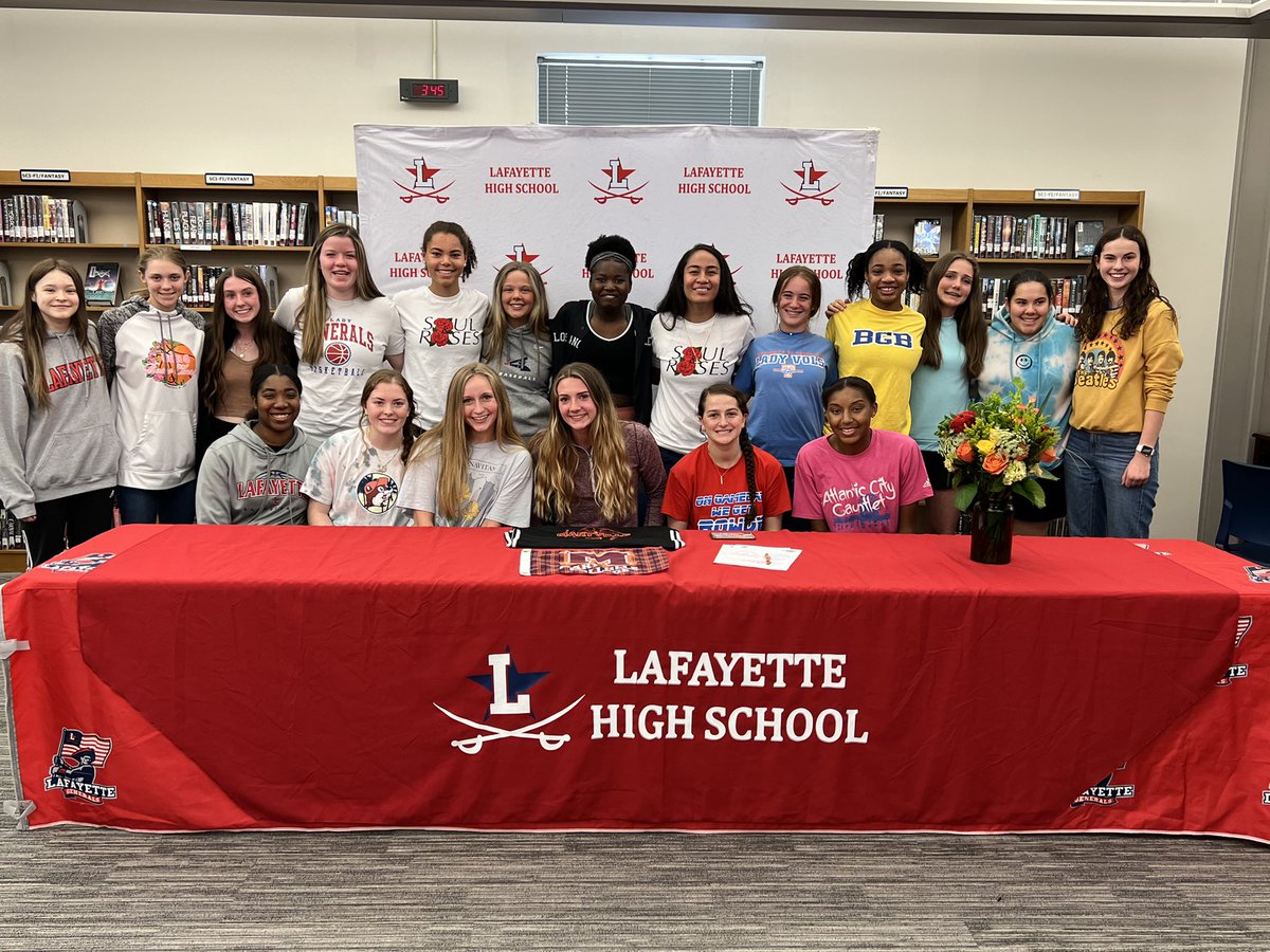 CathersOlivia's tweet photo. So thankful for all these people! Wouldn’t be getting to sign with @WbbCollege today without their endless support and encouragement.💕 @LHSHOOPS21 @coach_wathen @WillsJedrick @coachtravillian https://t.co/F81GDkoTJT