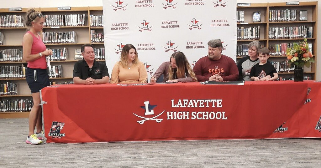 CathersOlivia's tweet photo. So thankful for all these people! Wouldn’t be getting to sign with @WbbCollege today without their endless support and encouragement.💕 @LHSHOOPS21 @coach_wathen @WillsJedrick @coachtravillian https://t.co/F81GDkoTJT