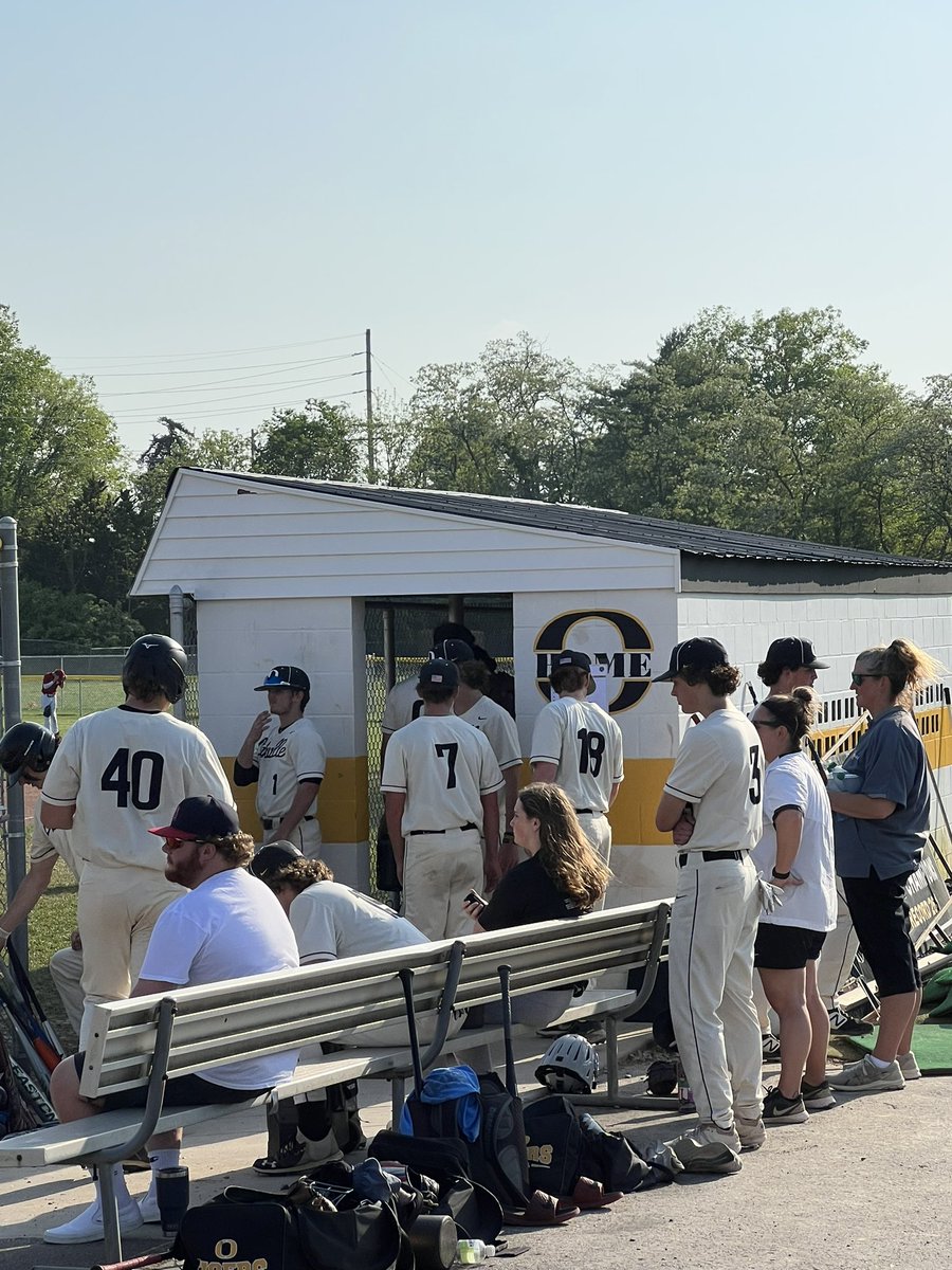 ProfPatMcKelvey's tweet photo. Congrats to Oakville Baseball on their Senior Night W against Fox. It was a packed house tonight!

Thank you to all the seniors for your contributions to the program. Special shout out to Beau. 

Go Tigers! @OakVarBaseball #MSDR9 https://t.co/5M6SnFA7Ux