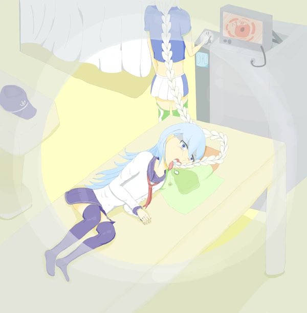 1枚目はニコニコ漫画に投稿してるマインドメーカーという漫画で、
2枚目は僕が初めて絵を描いた時の胃カメラを飲む艦これの響です
見返すとどっちも面白いなw

 #同じ人が描いたとは思えない絵を貼る 