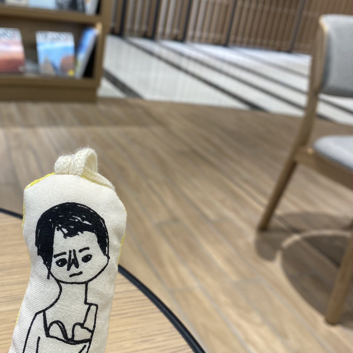 marru_momenko's tweet photo. 朝からお堅いところでお仕事らしい😊 https://t.co/fyRmedQ6Yl