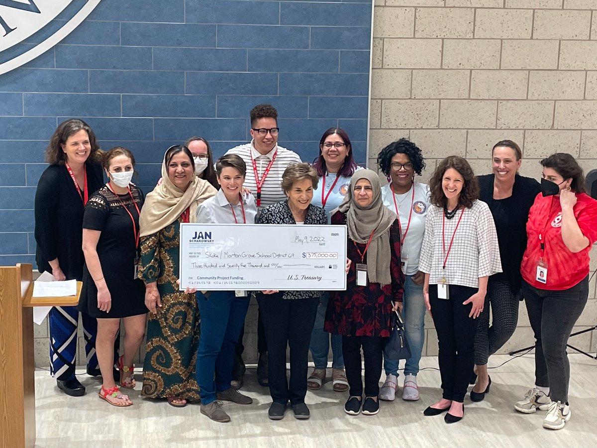 D69CommSchools's tweet image. It was an honor to welcome Representative Schakowsky today who secured $375K in #CommunityProjectFunding to improve outcomes for children &amp;amp; families focused on: 1) Health &amp;amp; wellness resources, 2) Technology, and 3) Out of school time offerings. @janschakowsky @SkokieSD69