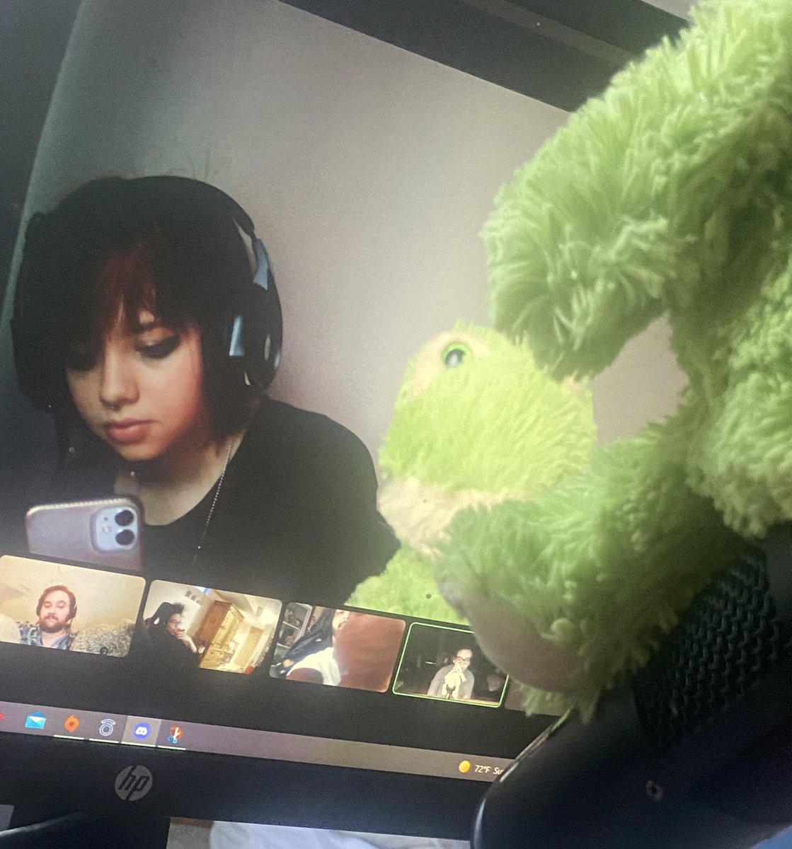 notebookpapr's tweet image. theyre speaking to each other.