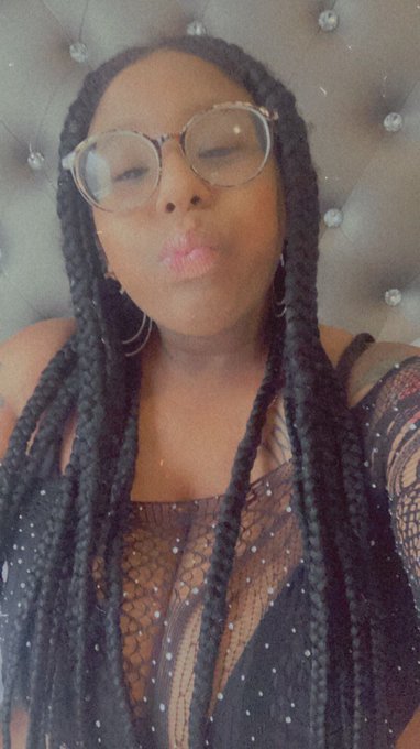 Do you think I'm cute yes or no  👉🏽🥺👈🏽 https://t.co/ZSEteDt6ZY