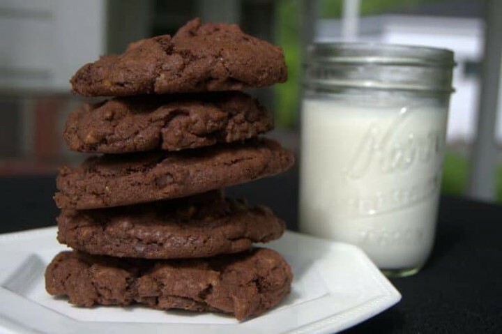 365DaysofBaking's tweet photo. Double Chocolate Toffee Cookies – rich chocolate cookies with dark chocolate chips and crunchy bits of toffee candy.
PRINTABLE RECIPE IN PROFILE
https://t.co/WDTQjKHR19
#chocolate #cookies #toffee #candycookie #darkchoc #snacks #baking #co… https://t.co/CMHoiLTJ6z https://t.co/IXTTjEcVaE