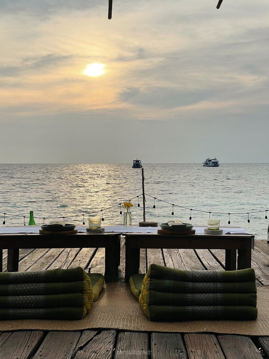 throwbackerbkk's tweet photo. ‘Chef’s Table by มะม๊า’
มาเที่ยว #เกาะเต่า เดินเล่น #หาดทรายรี
ถ้าเกิดชอบ local eatery ขอแนะนำเลย 🤤
อย่าลืมจองไปก่อนนะ 🌞
https://t.co/DCVNLFK9f9
___
https://t.co/bLedPXIAPs
#throwbackerDINING
#throwbackerTRAVEL
#throwbackerinKOHTAO
#throwbackerinTHAILAND https://t.co/802fgZlDUT