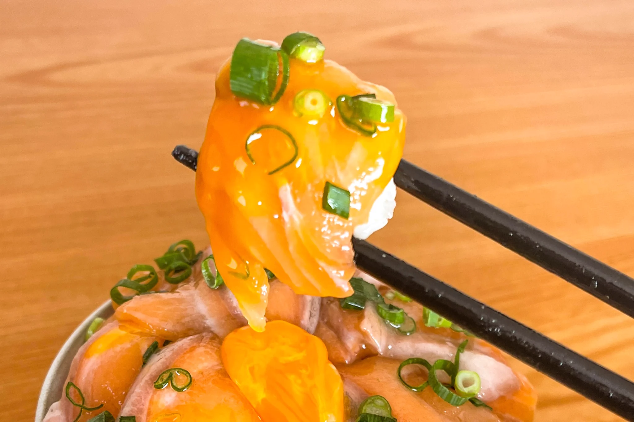 絶対に外れ無し！超簡単『サーモンのねぎ塩ユッケ丼』レシピ♪