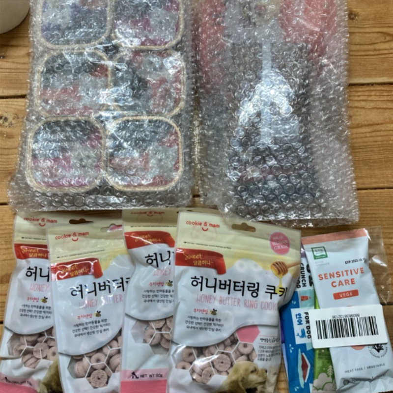 tenpinginc6's tweet photo. 냥이랑 댕댕이 키우시는 분~

동물농장 아저씨가 모델인 곳인데,,
회원가입만 하면 14900원 쿠폰줘서
간식,사료,장난감 등등 100원에 살수 있어요

내새끼 정보 등록하면
포인트도 2000원이나 주니까 언능↓↓↓