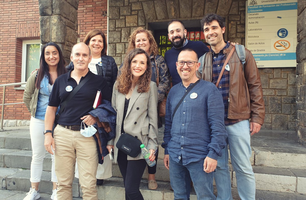 Este sábado, varios docentes estuvimos compartiendo experiencias en las Jornadas por una Educación basada en Evidencias de impacto social. Fueron momentos de aprendizaje, reflexión pero sobre todo de ilusión y esperanza para la transformación en una escuela mejor. #Xornaes_AEE