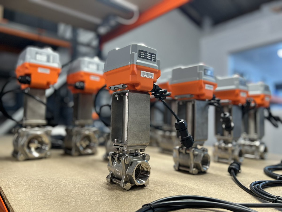 avactuators's tweet photo. Modulating Failsafe V ball actuated valves with 100mm high extensions for awesome new partner in 🇺🇸forward orders received that will see 100s supplied this year 💪 https://t.co/VQ2B9eTSIn
