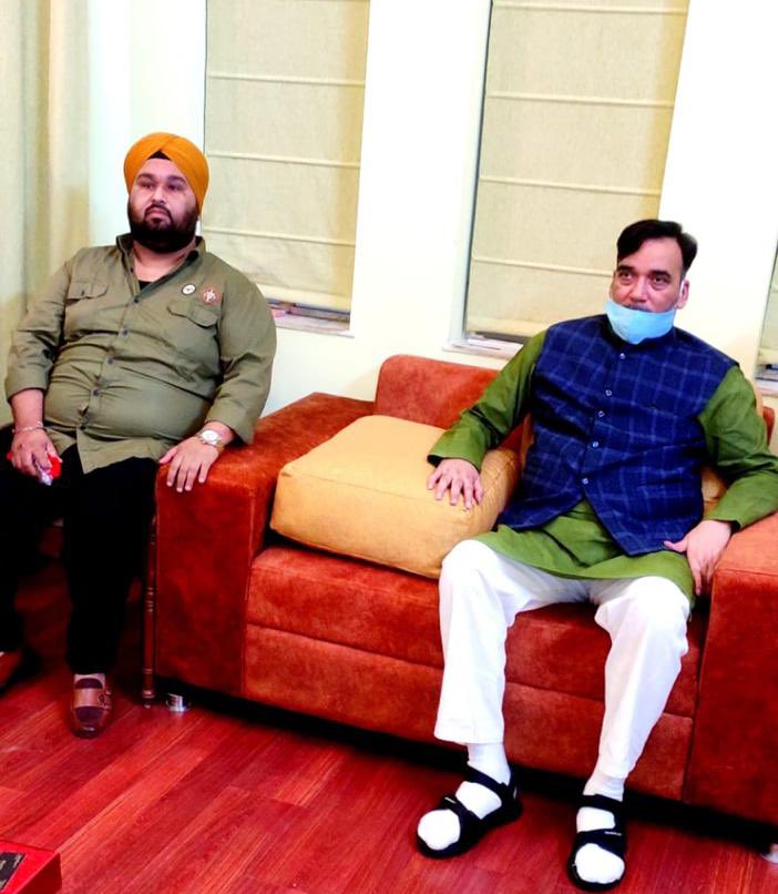 AapSandeepsing1's tweet photo. कैबिनेट मिनिस्टर, दिल्ली सरकार, संस्थापक देश की बात फाउंडेशन माननीय श्री गोपाल राय जी को जन्मदिन की हार्दिक शुभकामनाएं। @AapKaGopalRai https://t.co/iNpSV5c2Ko