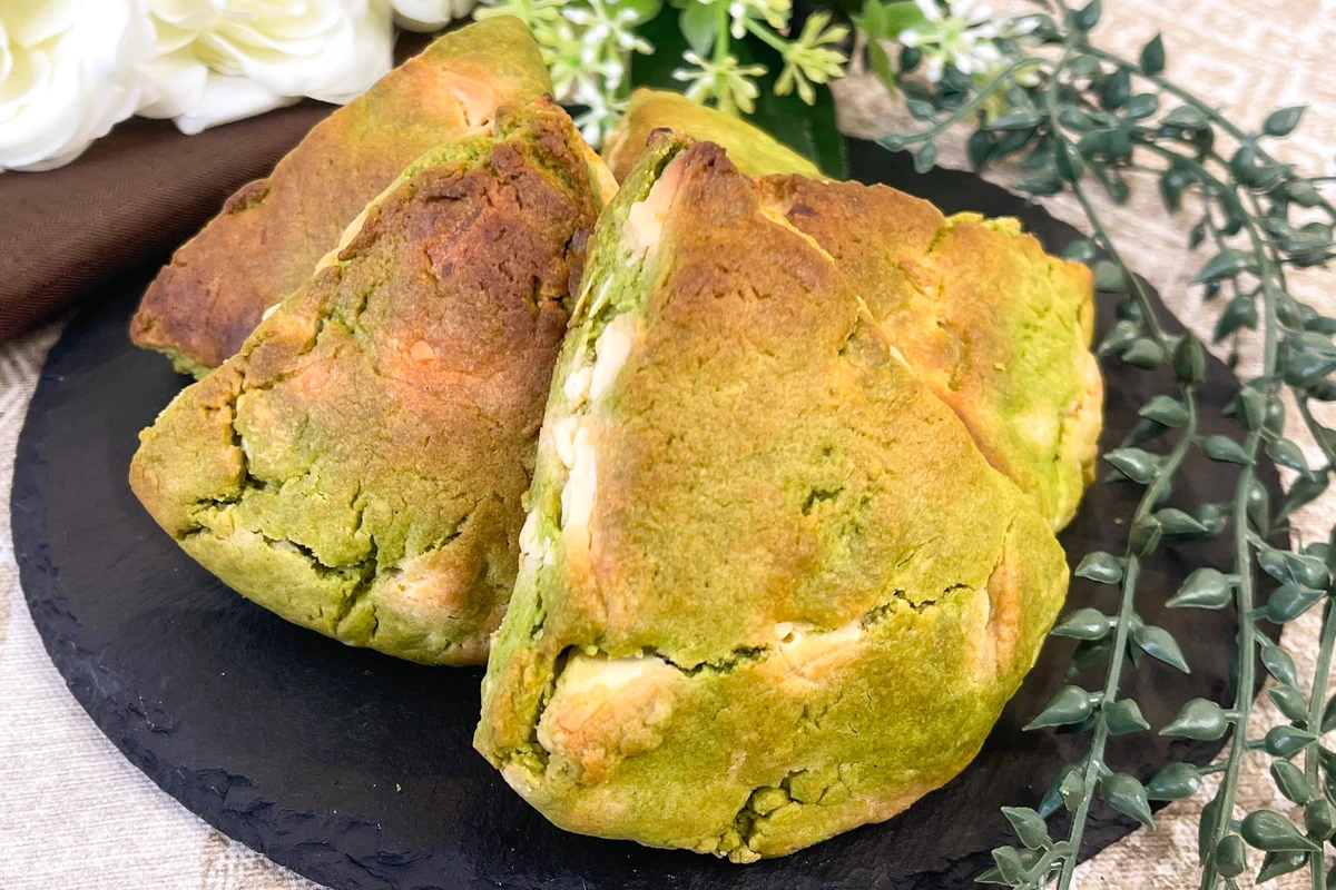 トースターで作れる！ホワイトチョコと抹茶のスコーン。