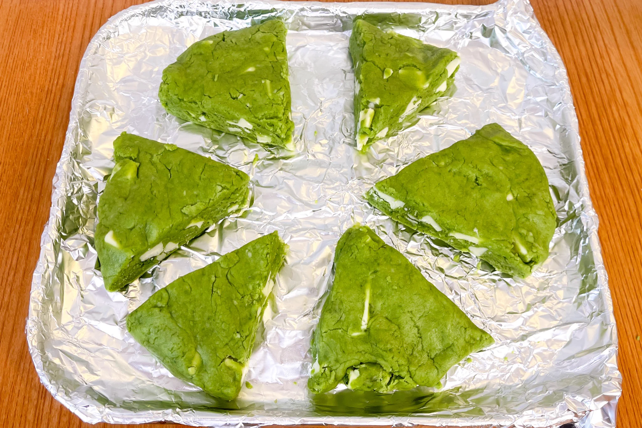トースターで作れる！ホワイトチョコと抹茶のスコーン。