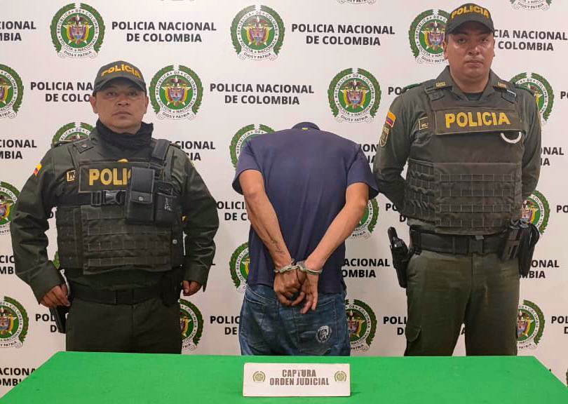 PoliciaBmanga's tweet photo. En los #PlanesExpress con #MiPolicíaDelCuadrante en el barrio El Carmen Tercera Etapa de #FloridablancaMásSegura capturamos por orden judicial a un hombre por el delito de lesiones personales dolosas. #ImplacablesContraElDelito https://t.co/2gqsxiCUTX
