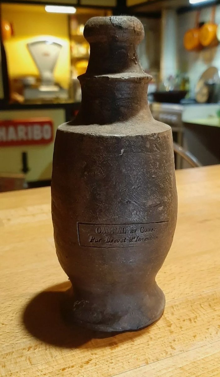 embaumements's tweet photo. Le seul exemplaire existant connu (personne n est à l abri de surprises:-) d un flacon...Gannal..entre dans notre collection #embaumement #thanatopraxie #delestre https://t.co/nqniKoX7kM