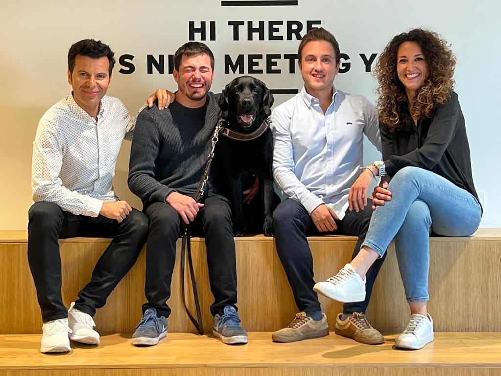 🏆 Nuestro 🅔🅠🅤🅘🅟🅐🅩🅞 🅒🅞🅜🅔🅡🅒🅘🅐🅛 al completo! 🥇

🚀 #JoséLuisMartínez, Director comercial.

➕ <a href="/PedroEsquivaGS/">Pedro Esquiva GS</a>, Accessibility Lead &amp; Business Manager.

➕ #JavierLezaun, Business Manager.

➕ #GeorginaRobles, Business Manager.

#pasionateam #pasionacrew 🧡