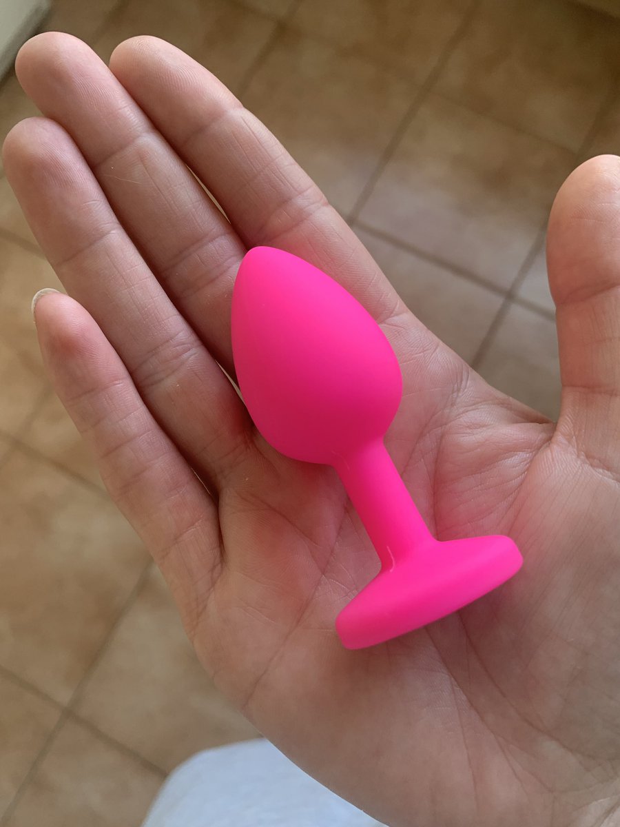 Yana4Fans's tweet photo. Good morning. Just a gentle reminder: check the measurements before buying something online ✔️ 
#minibuttplug #notetomyself https://t.co/g15ePmH5GX