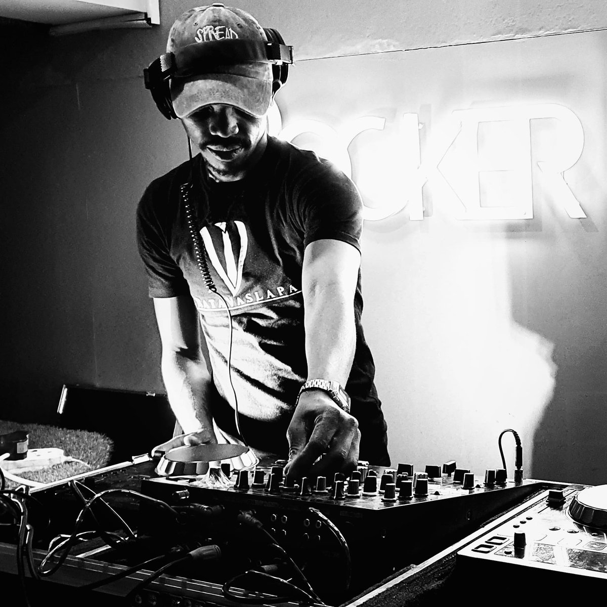 Thee_DjLogic's tweet image. #NewProfilePic