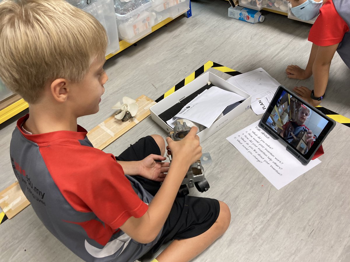 harves4556's tweet photo. Recording reflections in Grade 2. Our inventions are finished and we wanted to share them with others. #igbis #pyp #designLab https://t.co/ZsxyEPwXOw