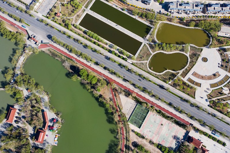 ExploreGansu's tweet photo. #FlyOverGansu Enjoy an aerial view of #Yueya🌙 Lake Park🏞️in Gaotai county, Zhangye city, #Gansu province, and see the endless greenery!🌳 #gogreen #CharmingGansu #GansuView https://t.co/FlA4E3TX1e