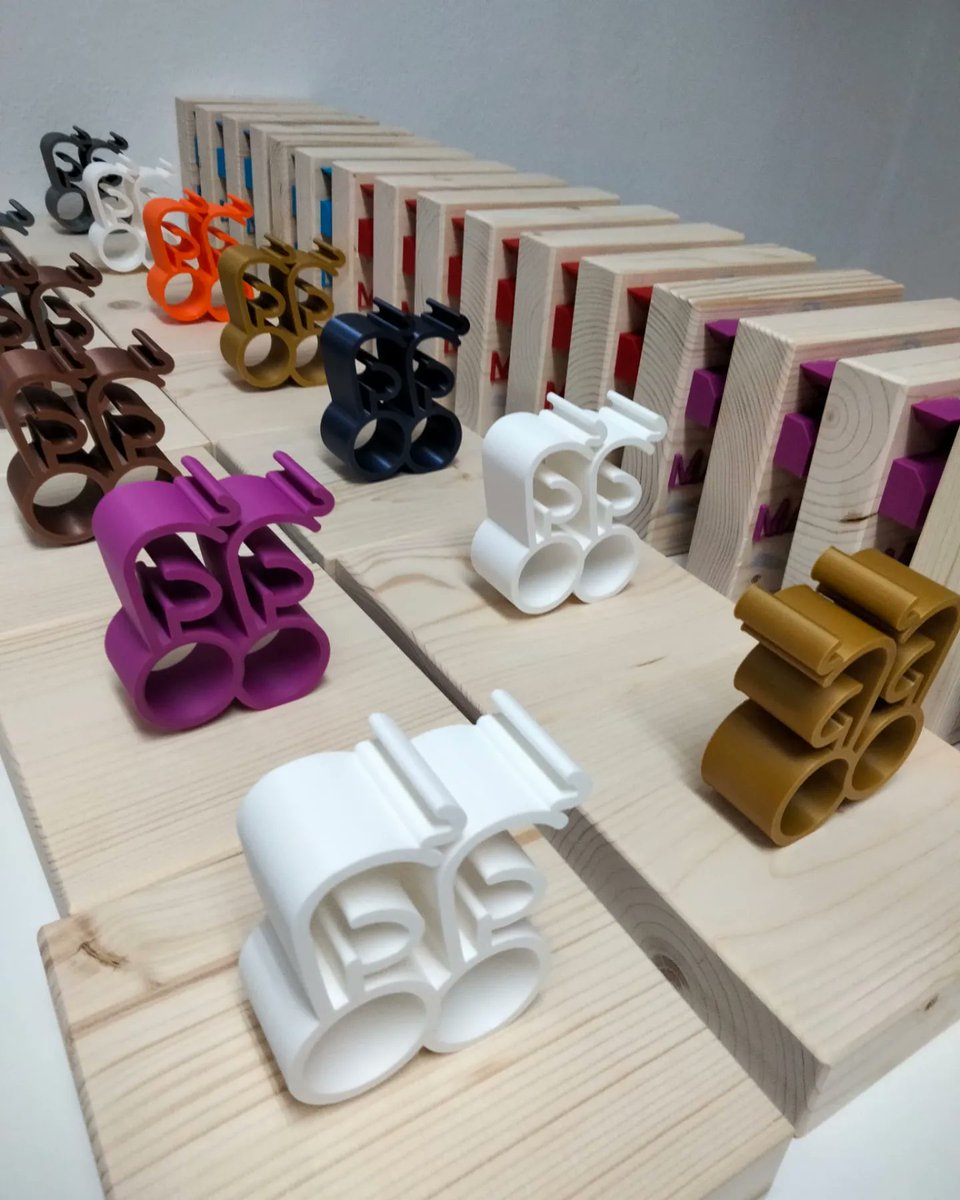 🏆🏆🏆🏆

 1️⃣ Obra d'art de @trossos_de_mares que sen duran els guanyadors de Pla petit i Pla gran.
2️⃣ els trofeus de <a href="/MPF3D/">Mi Pequeña Fábrica | Trofeos y Medallas en 3D</a> per als guanyadors generals de mallot i etapa.

#pedradesantanyí #pla2022