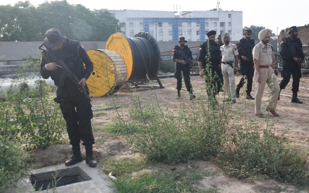 thetribunechd's tweet photo. #MohaliBlast: 2 youths detained for #grenadeattack at #IntelligenceWing headquarters of #PunjabPolice in #Mohali
https://t.co/JjnaU89kM0 https://t.co/PpKfqTZwz7
