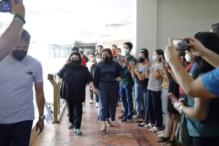 pnagovph's tweet photo. LOOK: Mother and daughter Imelda and April Aguilar retain posts as mayor and vice mayor, respectively of Las Piñas, as proclaimed by the Commission on Elections on Tuesday (May 10, 2022).| via Las Piñas-PIO https://t.co/52p9uqe0Mr
