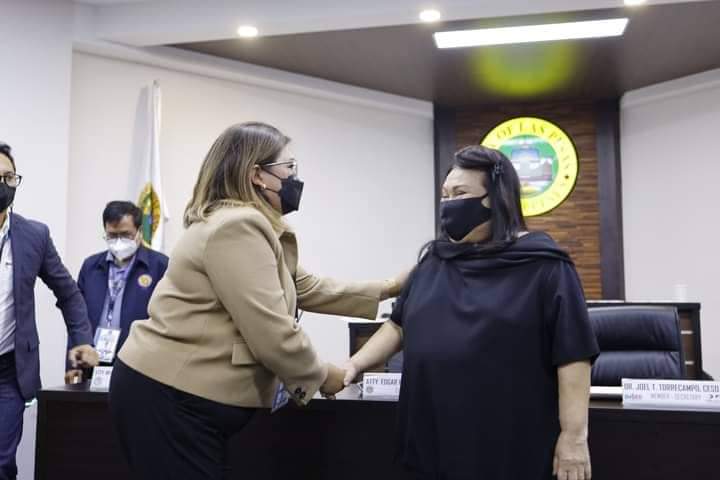 pnagovph's tweet photo. LOOK: Mother and daughter Imelda and April Aguilar retain posts as mayor and vice mayor, respectively of Las Piñas, as proclaimed by the Commission on Elections on Tuesday (May 10, 2022).| via Las Piñas-PIO https://t.co/52p9uqe0Mr