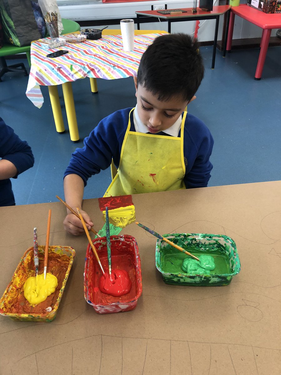 Pennardprimary's tweet photo. We have started work on a whole school mural! Bae Dau have had a great day with @rhiannon_art #pennexp https://t.co/Vp4jQA0iKb