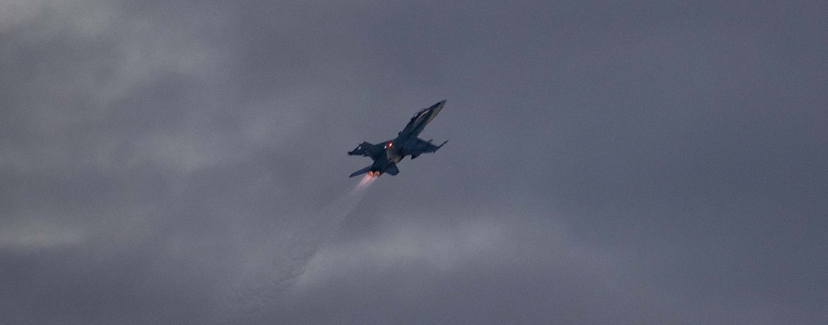Kent_YVR's tweet photo. I didn’t get to @yvrairport as early as intended this evening, or capture what I really wanted, but then this happened 🤘😎 @RCAF_ARC #CF18 #afterburner departure was so cool ! #yvrspotters #avgeek #CF188 #LegacyHornet #CF18Hornet https://t.co/E0EpDvj3Hv