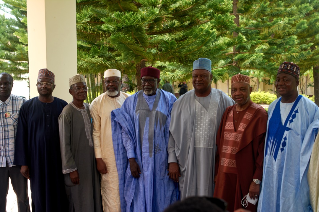arewa4Anyim's tweet photo. Former Vice President Architect Nnadi Sambo rates Senator Anyim Pius Anyim as the most qualified of all PDP Aspirants for the forth coming PDP presidential primaries. https://t.co/Xm40MdVFoC