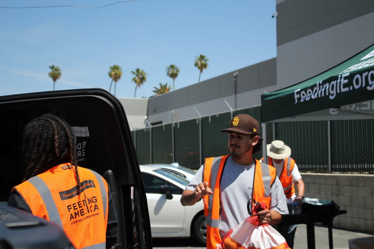 feedingie's tweet photo. We hope everyone enjoyed celebrating the moms in their lives this past weekend! 💐 Thanks to  @StaterBrosMkts, Cowboys Burgers &amp; BBQ, and Riverside Supervisor Jeff Hewitt for helping our Mother's Day distribution come to life last Friday!
Together #wefeedtheie! #hungerfreeie https://t.co/qGPSOBXg9J