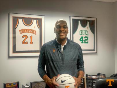 ChattaSports's tweet photo. VFL Steve Hamer Talks Faith, His New Promotion and UT Hoops https://t.co/WypS1pJ6wv https://t.co/iQ3RUS4psC