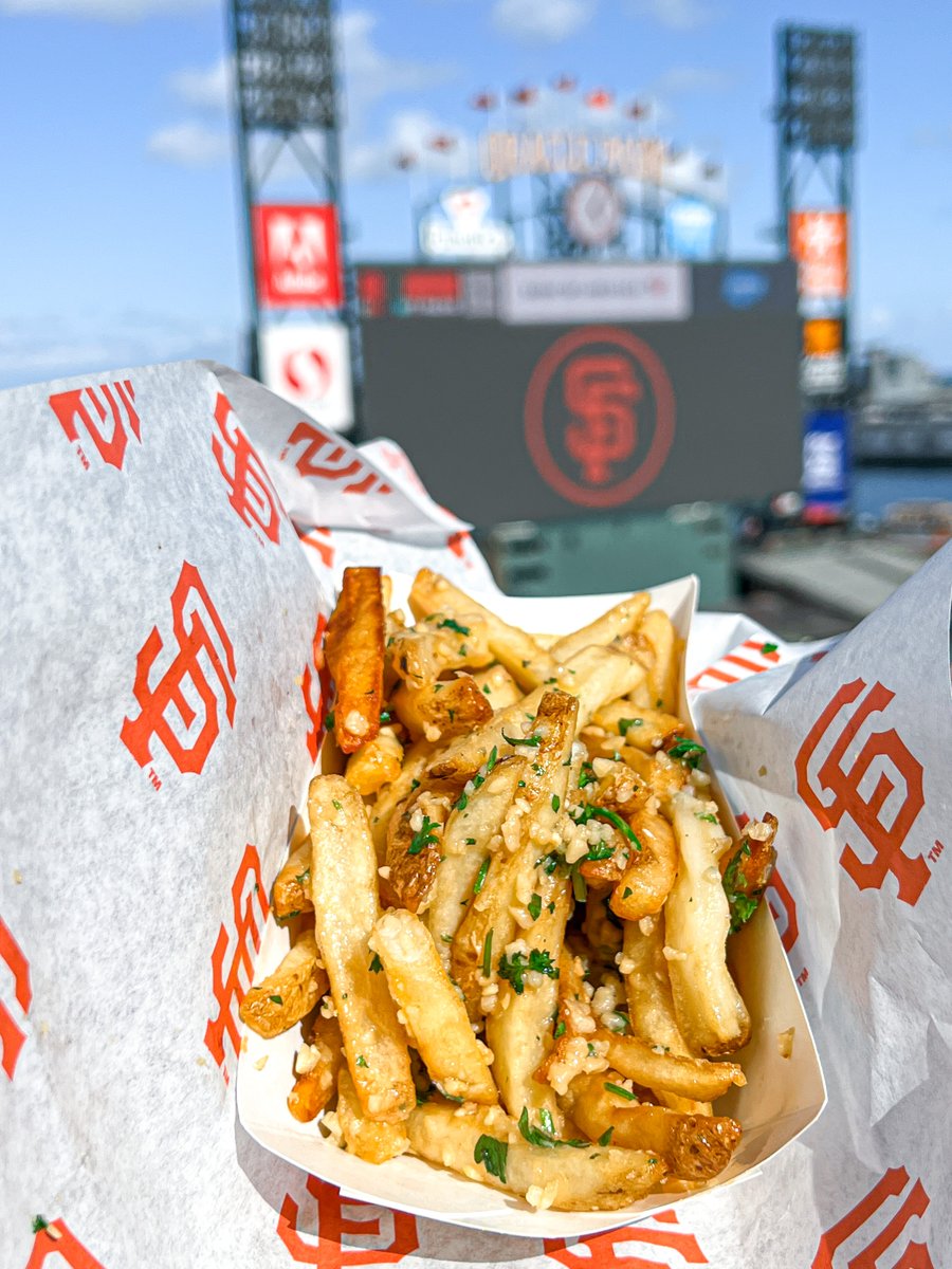 Rockies's tweet photo. We know a thing or two about elite ballpark food, so we are introducing SnackCast™ on our road trips:
🍟Gilroy Garlic Fries🧄
Flavor: 7/10
Setting: 8/10
Breath: Vampires beware...
#SnackCast Rating: 7.29/10 https://t.co/t37WfpMagQ