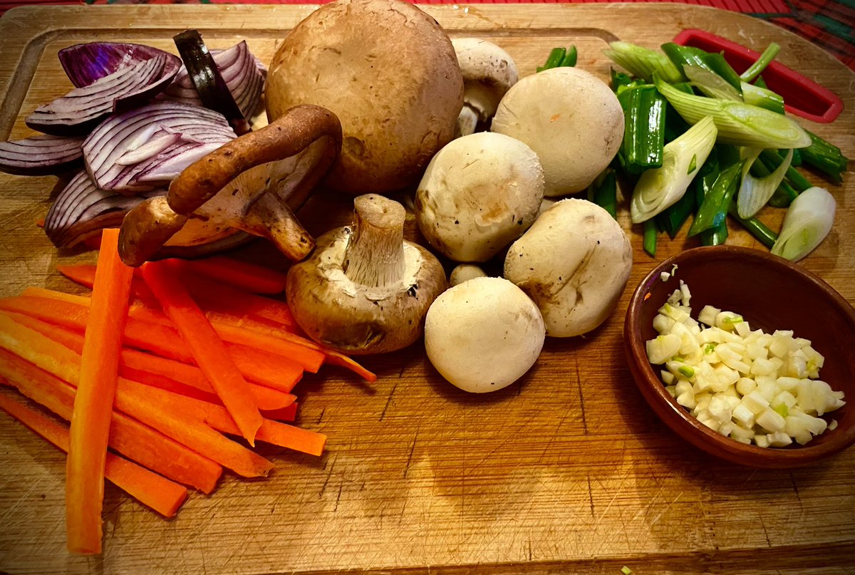 benarivas's tweet photo. Cuando te gusta la cocina… el mise en place, es la mejor terapia de relajación #FelizLunes #BuenaSemana #SoyUnMasterChef #Cocina https://t.co/MadLpwe7or