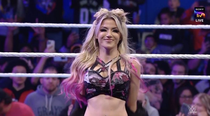 ElEsquinero_'s tweet photo. ALEXA BLISS ESTÁ DE REGRESO ☺️
#WWERaw https://t.co/jxY0EooNRP