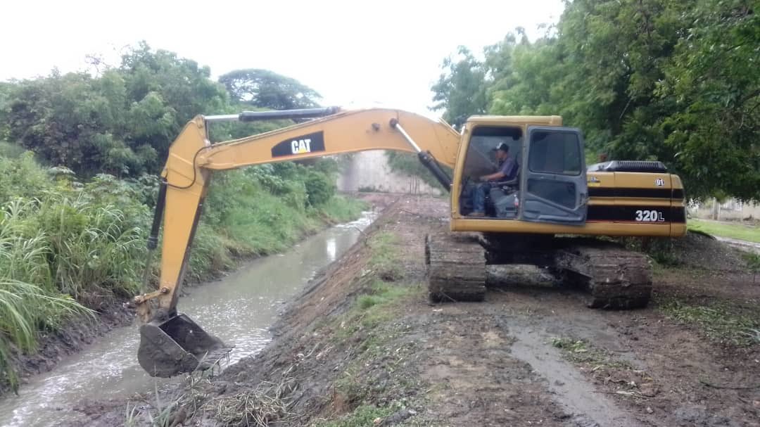 LuisJonasReyes's tweet photo. Siguen nuestros equipos activos y desplegados en la limpieza de bucos y quebradas en el marco del plan preventivo ante la llegada de las lluvias. Estamos trabajando sin descanso y alertas. https://t.co/B9Pq6FySF6
