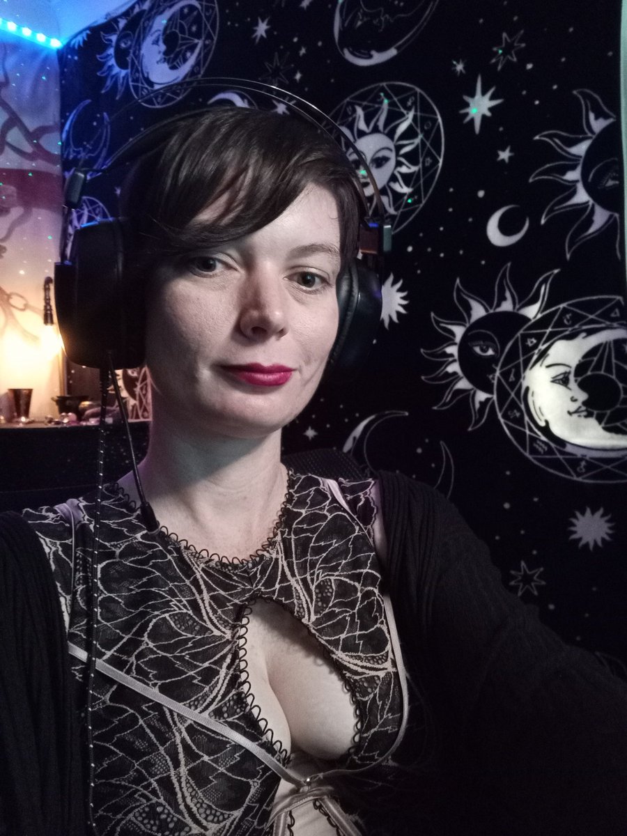fuzzquest's tweet photo. I'm live!! https://t.co/F4JnwMCpCA