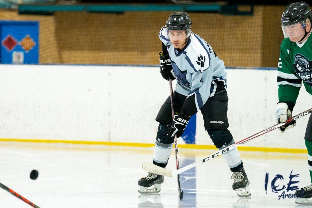IceArenA's tweet photo. Sunday night shinnies start this Sunday, 10-11pm.
Goalies play for free!

Book your spot at:
https://t.co/zfkf8VO3o2 https://t.co/raOxCaI0LC