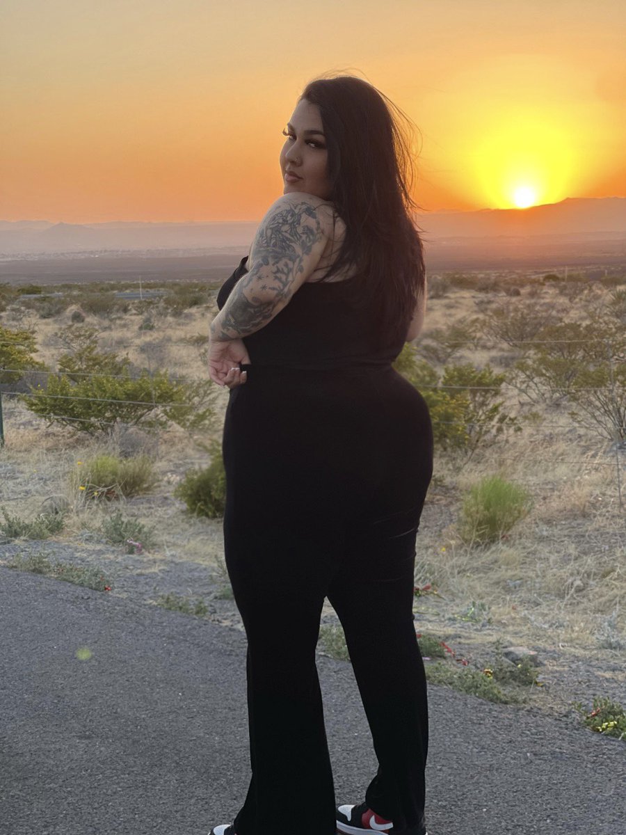 IsabelOaxaca's tweet photo. New Mexico sunsets 🤍🫶🏽 https://t.co/F7NIFS47hb