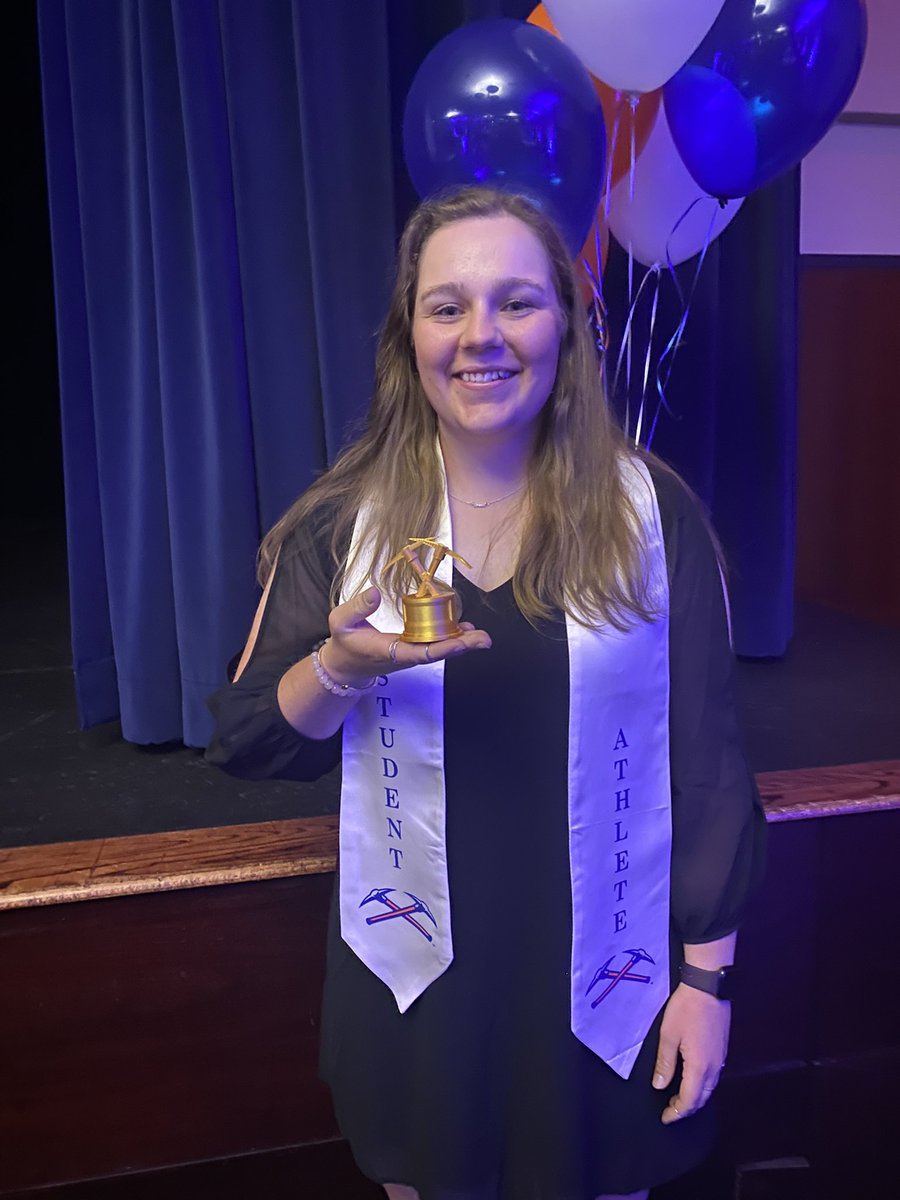 UWPlattWGolf's tweet photo. Cortney Olson is named the 2022 Golden Pickaxe recipient for UW-Platteville Women’s Golf. Congratulations Cortney. https://t.co/duSBxBE0Q9