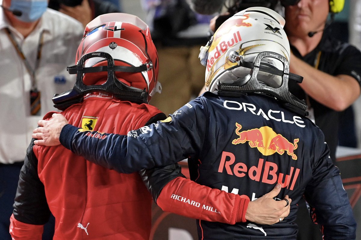 TearOffFR's tweet image. 🔴 Marko estime que Verstappen pilote &quot;parfaitement&quot; alors que Leclerc commet des &quot;erreurs&quot;. 

💬 &quot;Leclerc et Verstappen sont dans leur propre combat. Max pilote parfaitement, tandis que Leclerc commet encore de petites fautes. C&apos;est la clé.&quot;

(🗞️ #GPBlog / #F1)