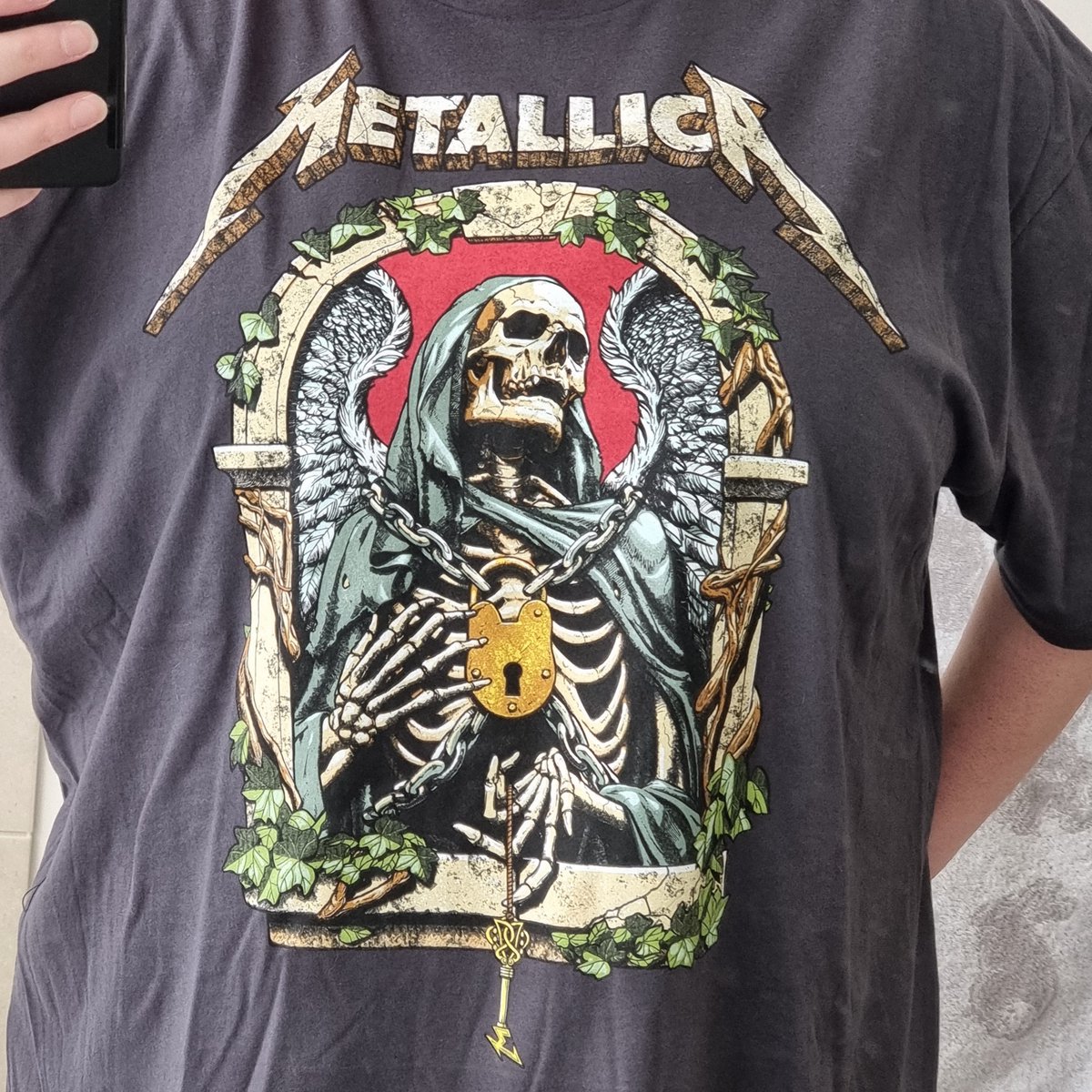 Loving my new @Metallica T-Shirt! The artwork is amazing 😍🤘❤️‍🔥

#MonthsOfGiving2022 
#ChefsForUkraine 
#Metallica