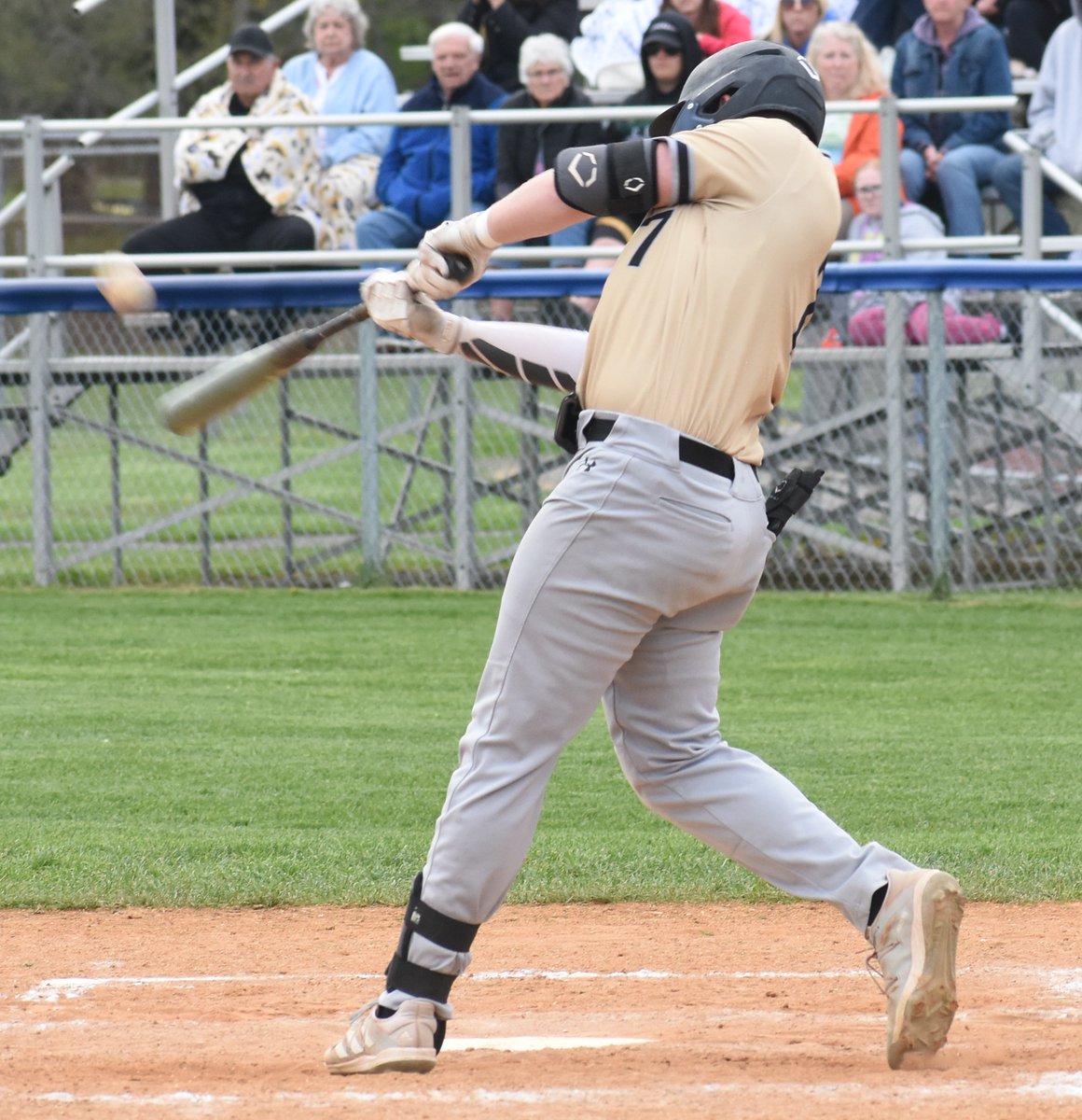 H.S. BASEBALL: FAST START HELPS CORNING TOP ELMIRA TO SET UP ONE GAME DIVISIONAL PLAYOFF AGAINST HORSEHEADS. . . <a href="/CorningHawks/">Corning Hawks</a> <a href="/CPPBaseball/">Corning Hawks Baseball</a> <a href="/landenburch/">Landen Burch</a> <a href="/ChamberlinAidan/">Aidan Chamberlin</a> 

stsportsreport.com/index_get.php?…