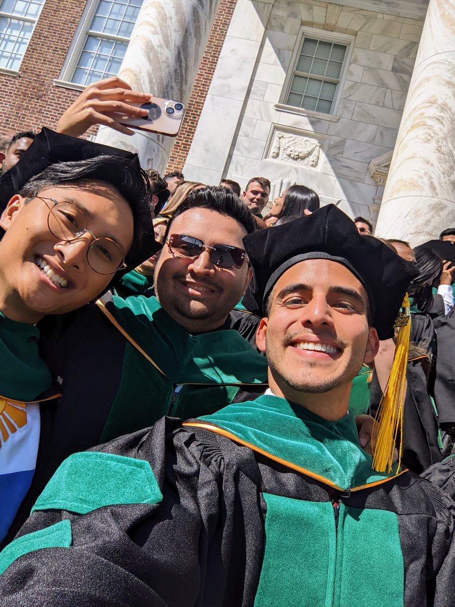 frizzdaddydizz's tweet photo. So today I become a Doctor and apparently @garyvee bought a @psychanon PA?! Talk about an amazing day ☺️ only thing that could make it better is if @BAYC2745 gave me a follow back 👀 I'm gonna be a psychiatrist after all! https://t.co/YDKQjvxLz9