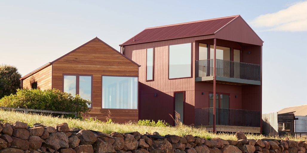 COLORBONDsteel's tweet photo. This beautiful project by #ArchitectGeorge known as House in Tasmania (Big Red) features a #COLORBONDsteel #roof in the colour #ManorRed with a #LYSAGHT #CUSTOMORB traditional roofing profile.
Please visit - https://t.co/jsxZlCP5CI
📷 Max Combi Photography Studio https://t.co/3KcPdfj3ro